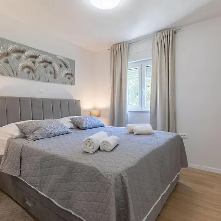 Apartment Klanac No 1 *