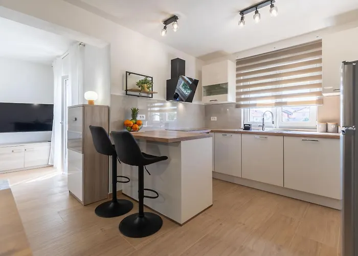 Apartment Klanac No 1 *